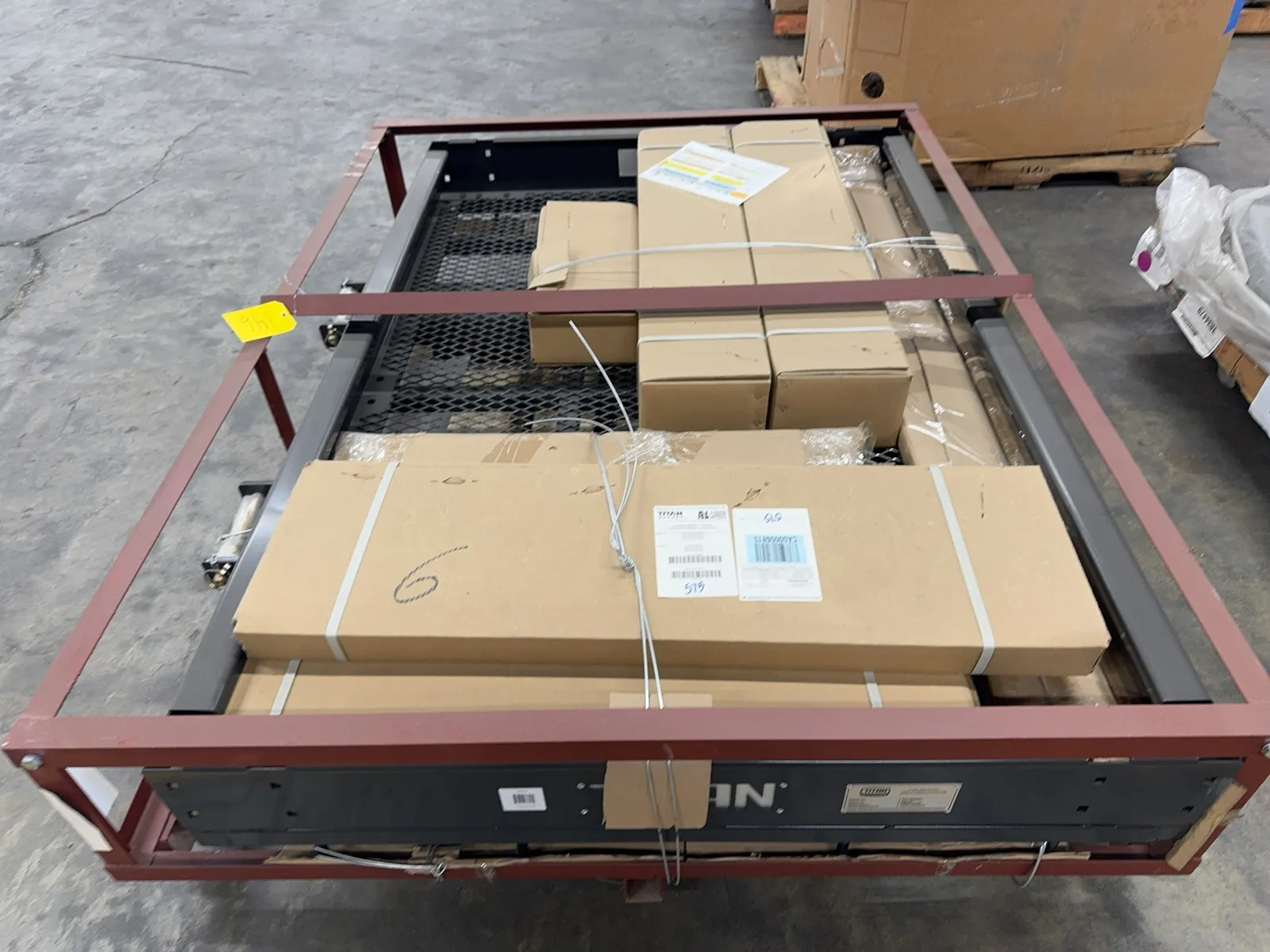 contents-of-pallet-titan-1700lb-capacity-4x5-telehandler-man-basket-09000a