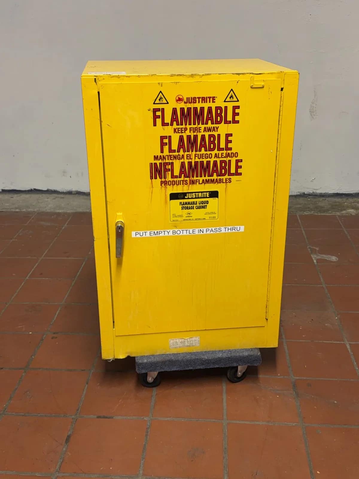 flammable-safety-cabinet-4d8027