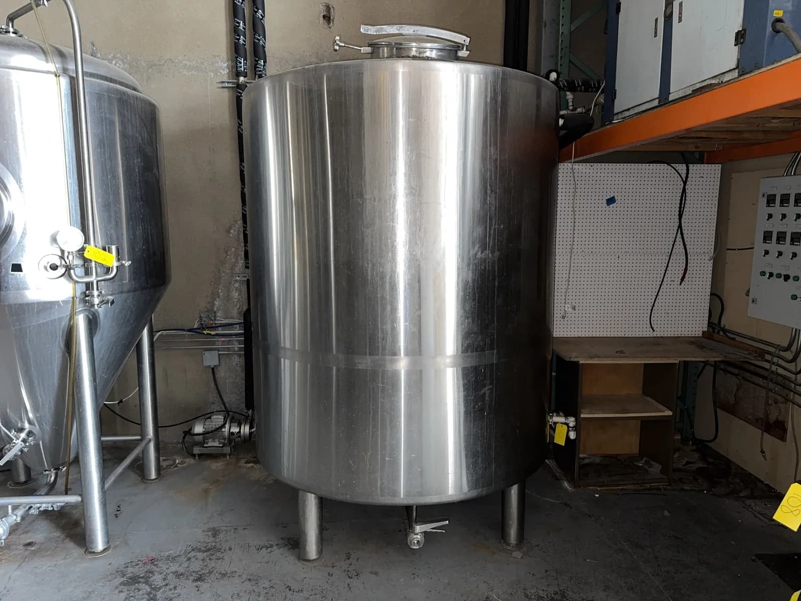 stainless-steel-tank-4d5dce