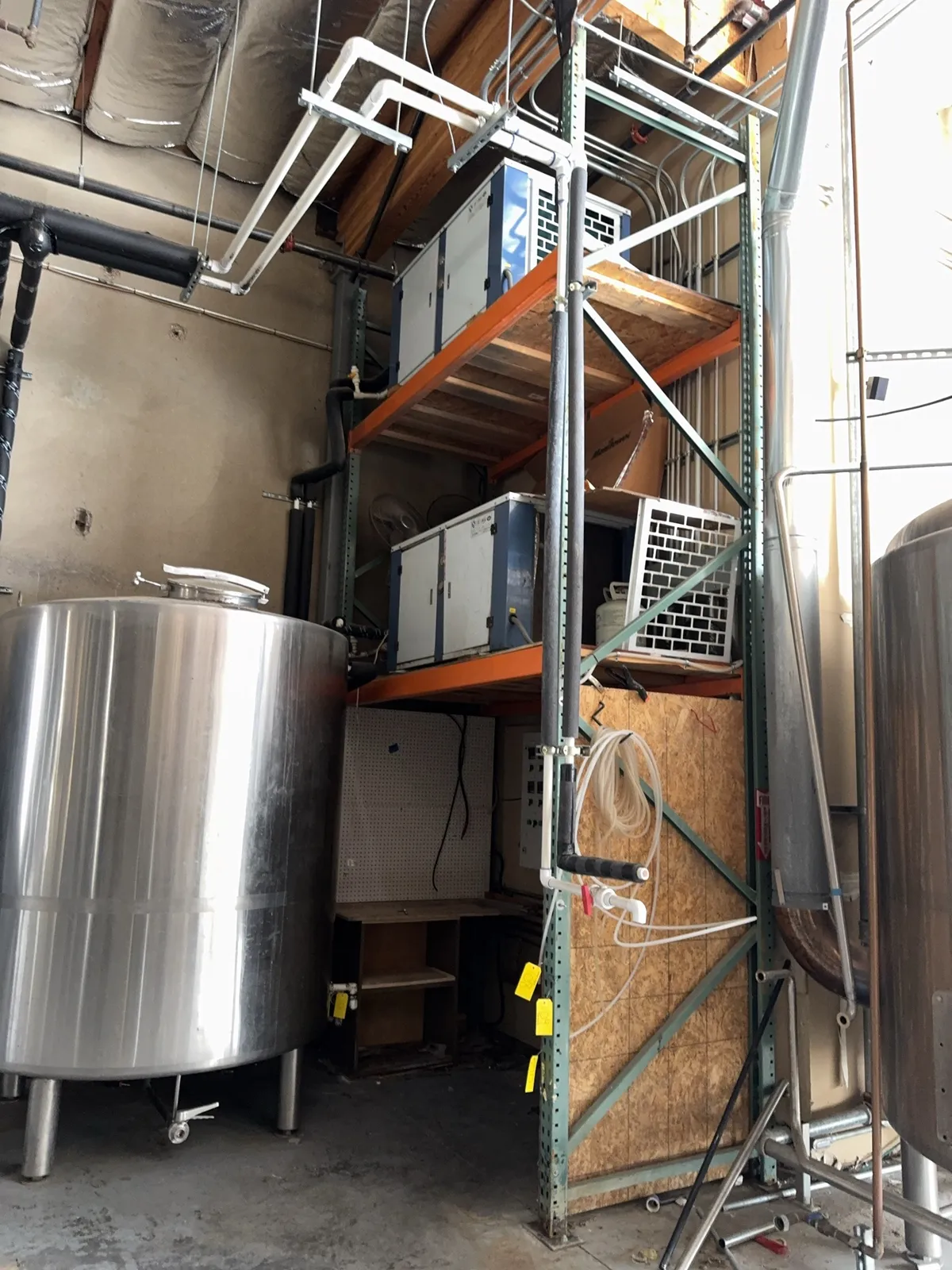 1-section-of-pallet-racking-contents-not-included-mrnwbtl1