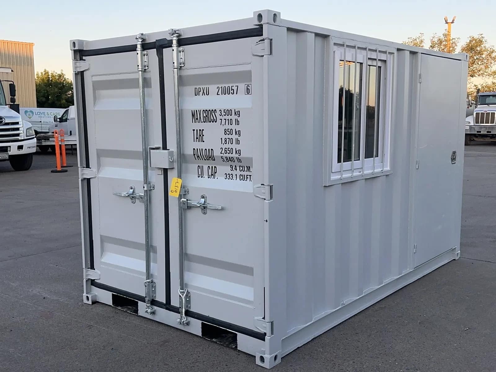 2026-10-container-with-man-door-and-window-mrpe5qey