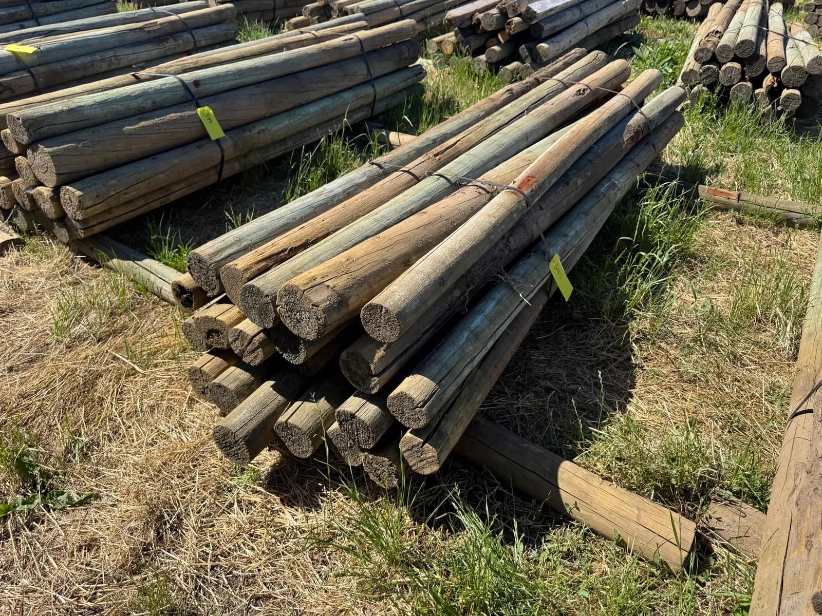 approximately-20-9-wood-posts-mro3ndi1