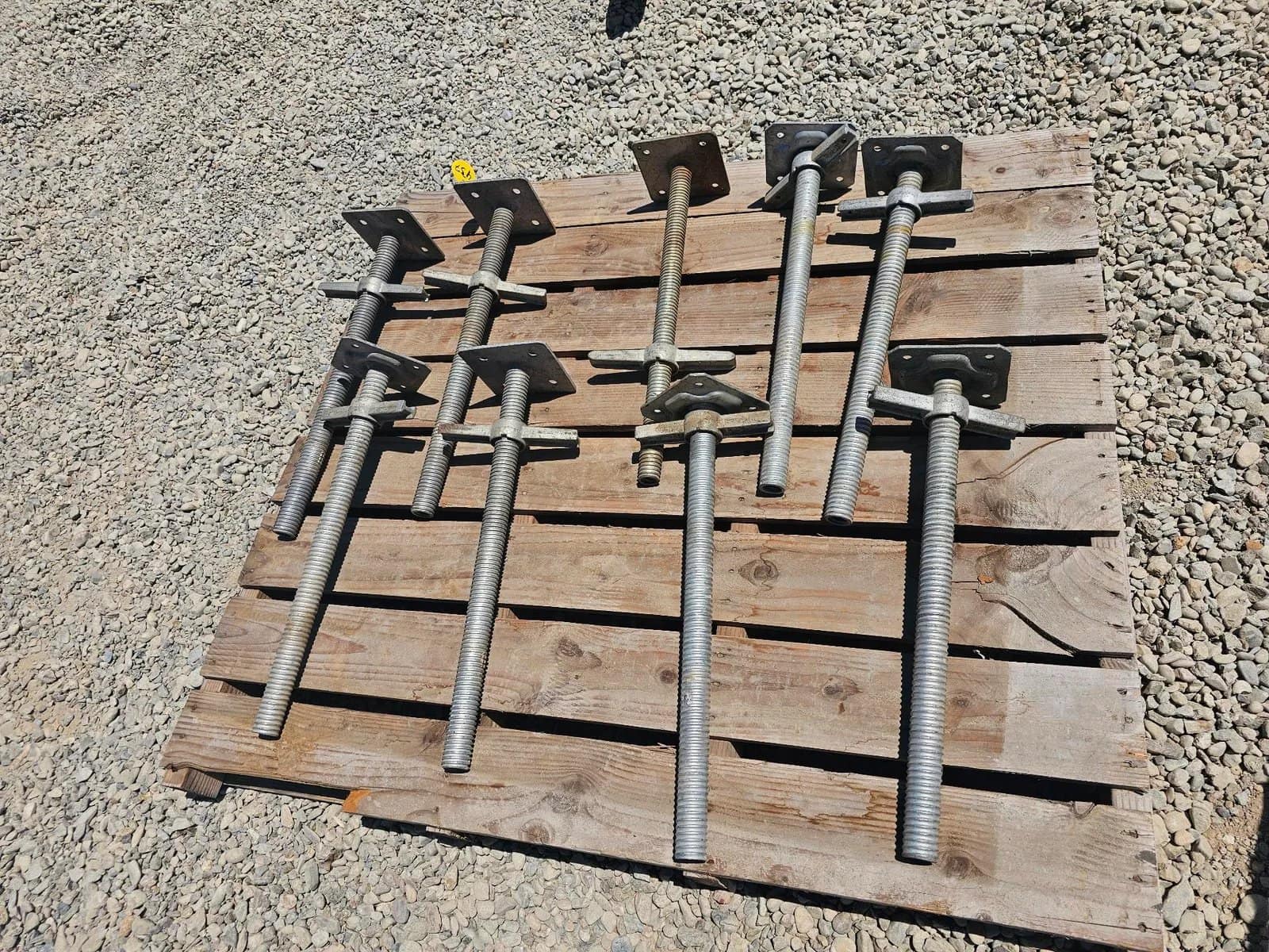6-galvanized-steel-adjustable-screw-jacks-mry1boka