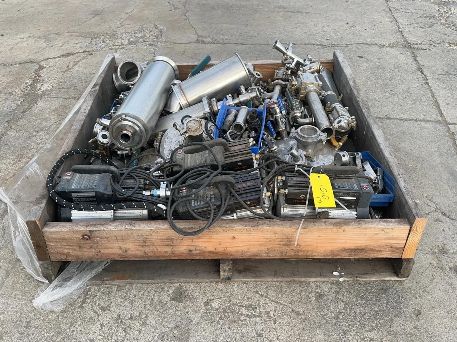 contents-of-pallet-assorted-stainless-steel-brewery-equipmentattachments-and-4-tr21-refrigerant-recovery-system-motors-mrz5drn7
