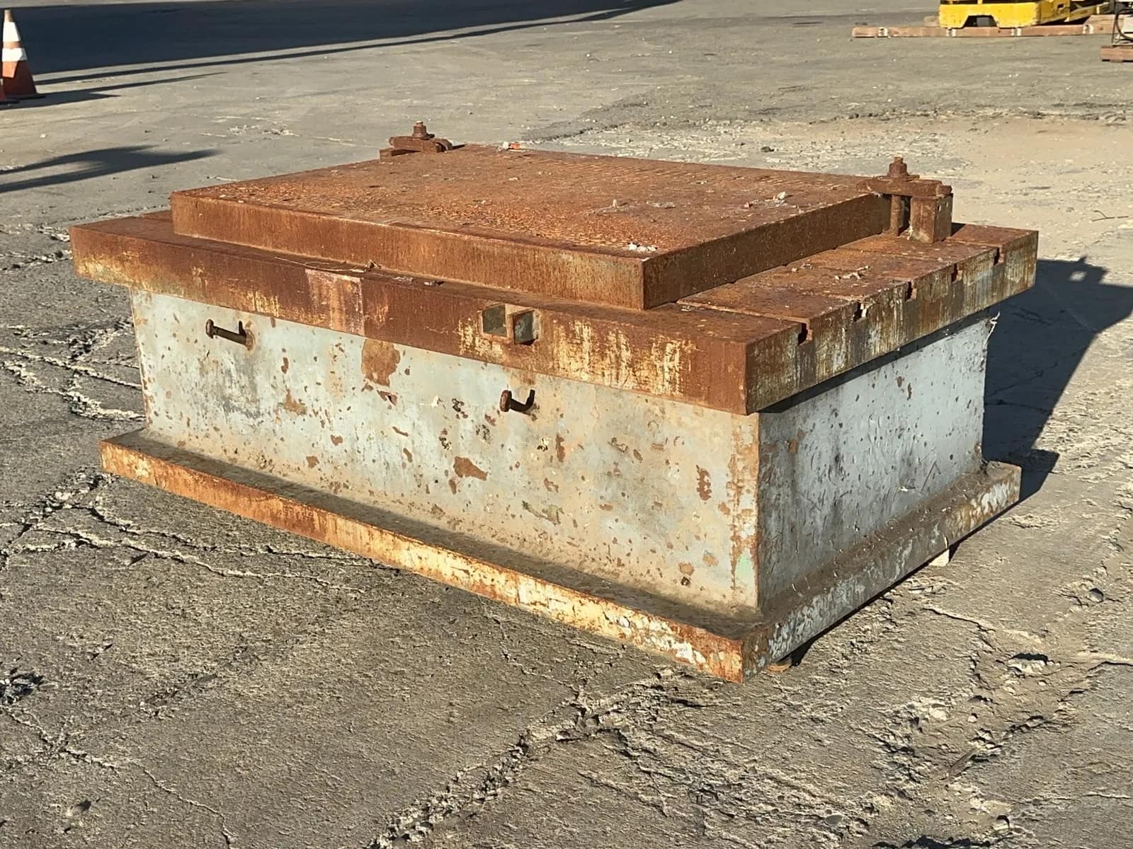 iron-anvil-jig-table-mrz59h6v