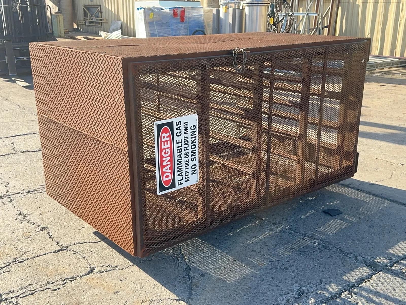metal-forklift-ready-propane-cylinder-storage-cage-mrz59h6k