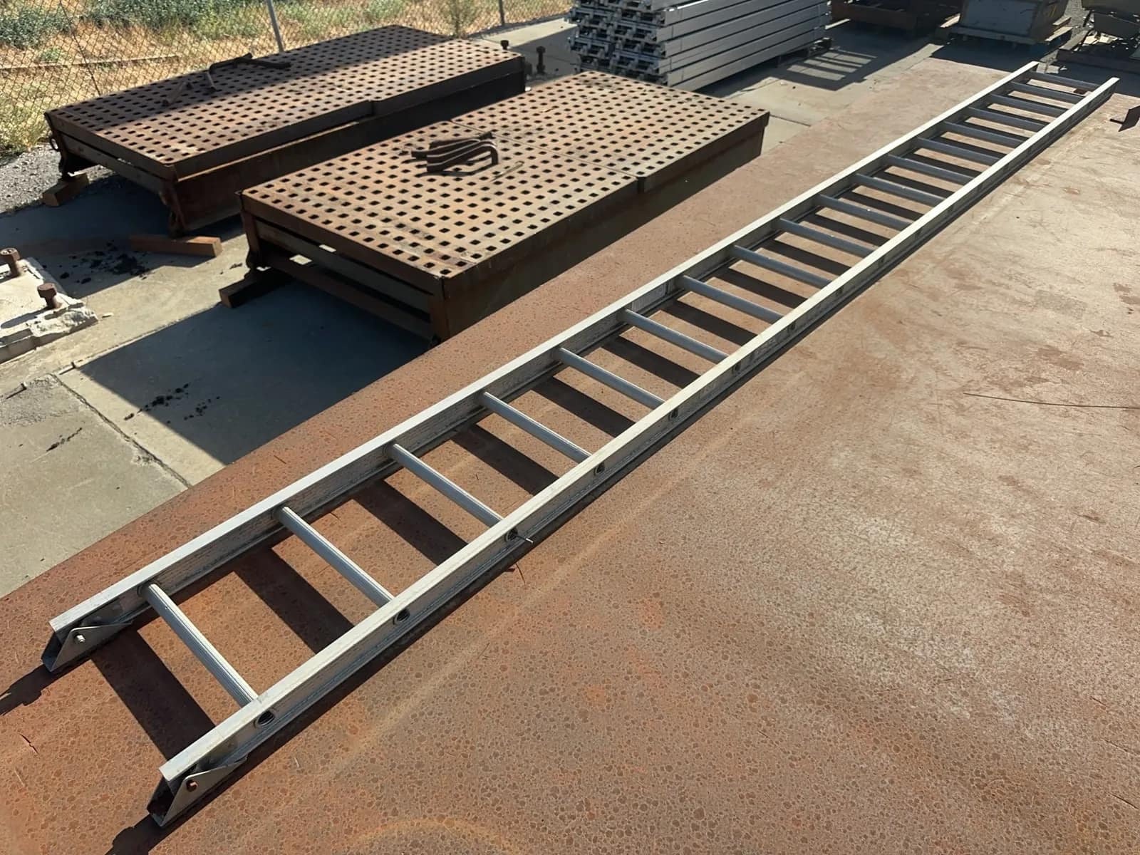 18-aluminum-ladder-mrz59hct