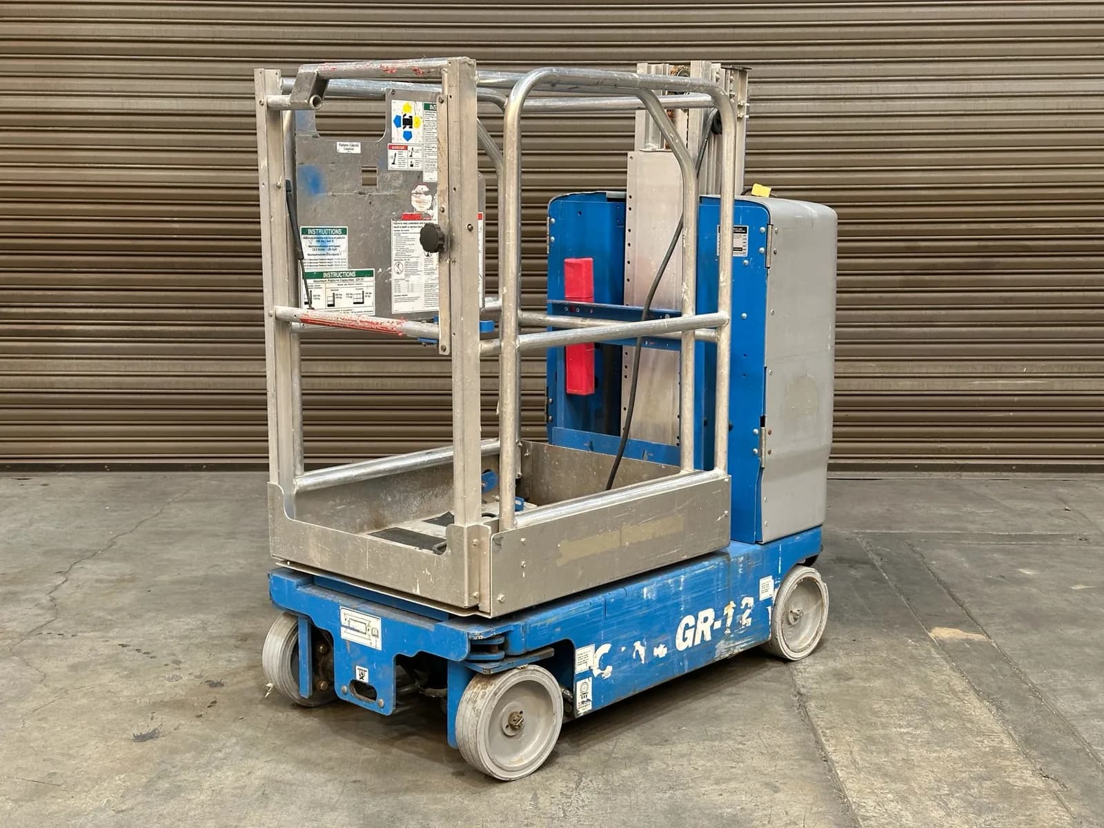 2016-genie-gr-12-vertical-mast-lift-mrv1adef