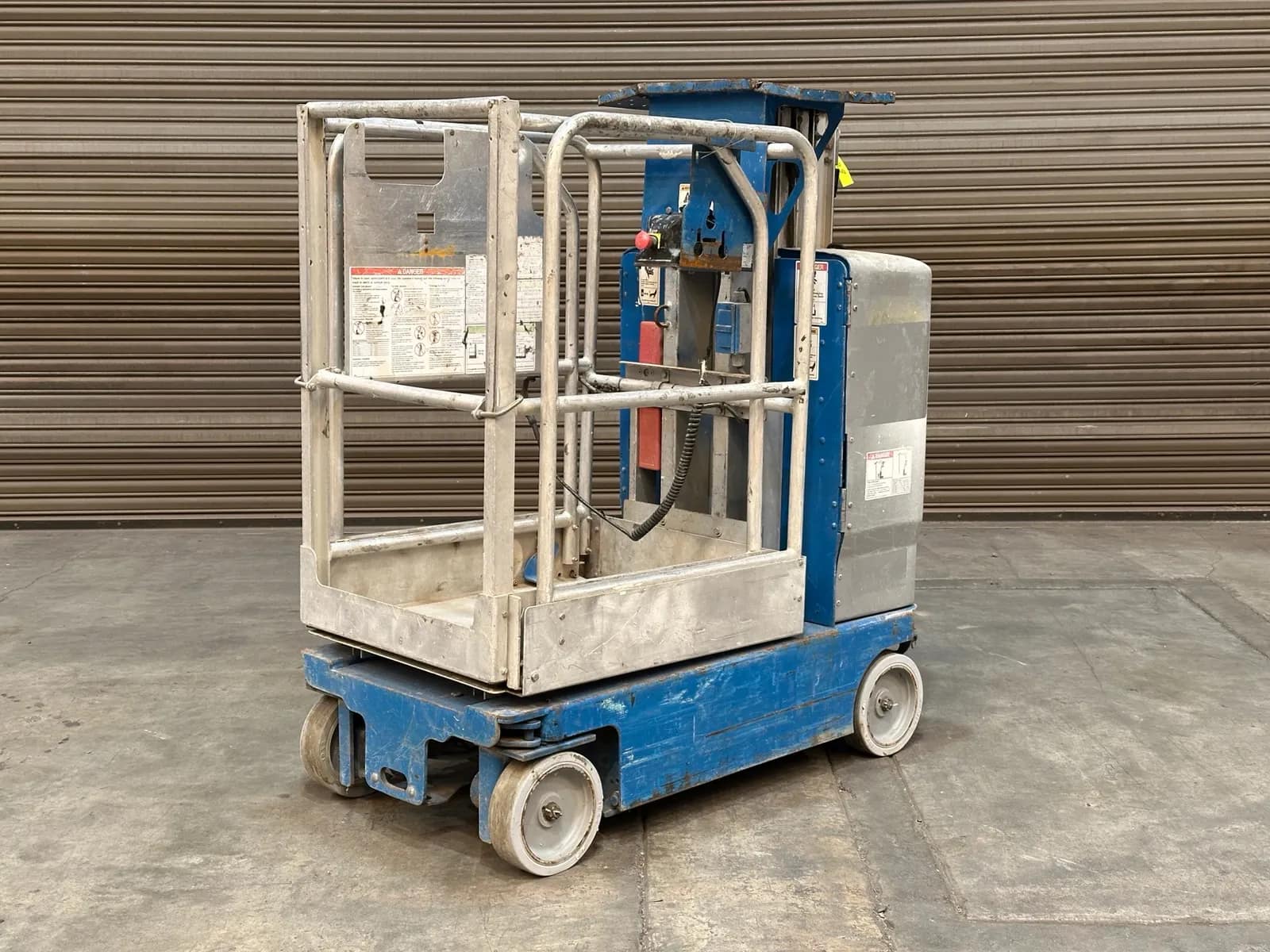 2008-genie-gr-12-electric-vertical-mast-lift-63068