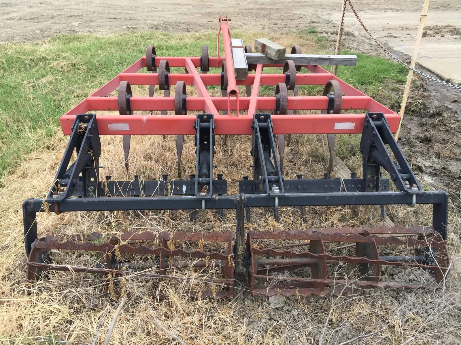 univerferth-perfecta-ii-chisel-cultivator-with-black-clod-breaker-rolling-harrow-msgnqz5b