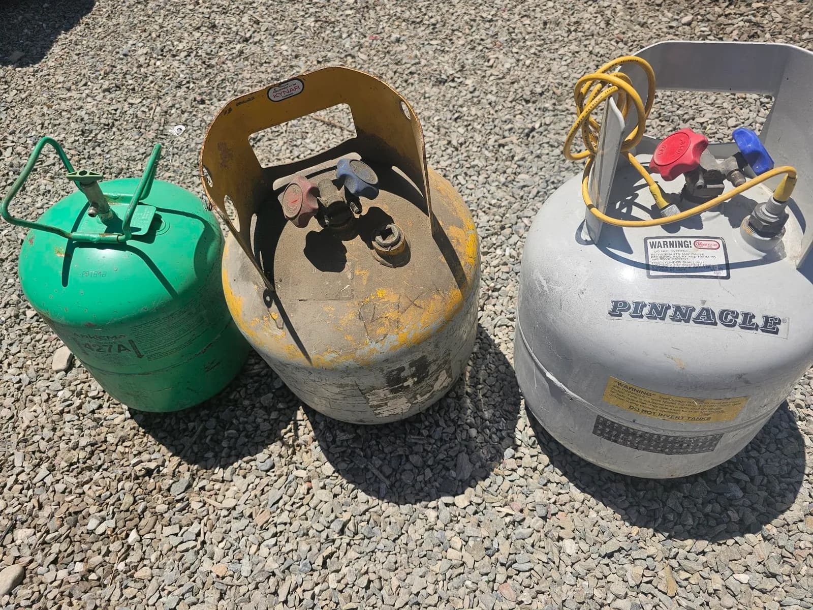 3-propane-tanks-mry3z0wk