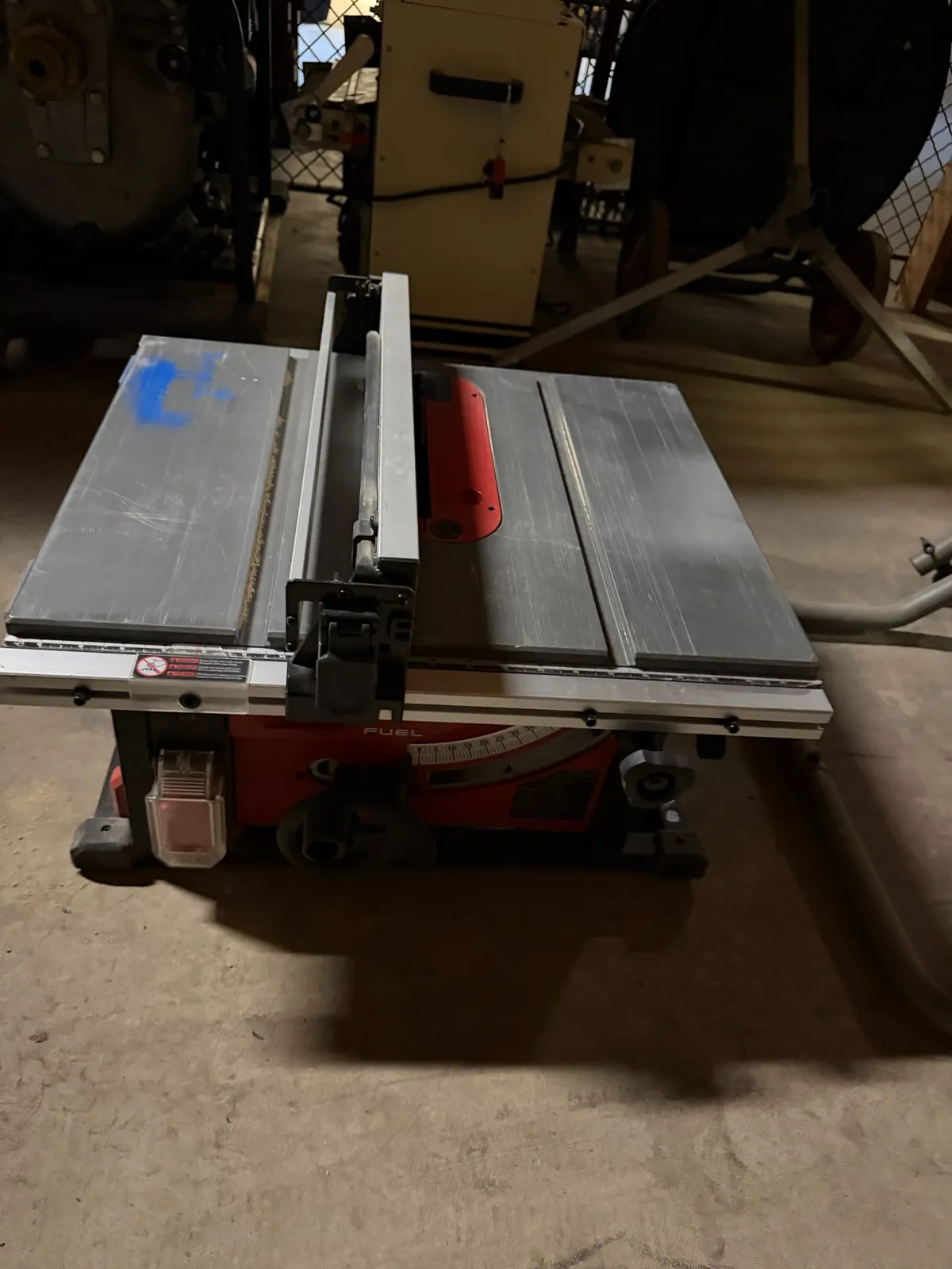 milwaukee-portable-table-saw-9cb028