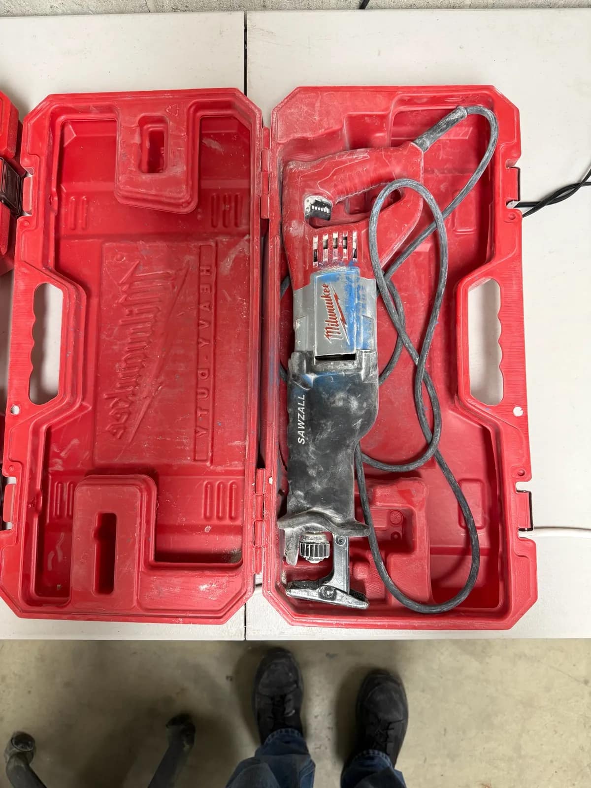 2-milwaukee-electric-sawzalls-reciprocating-saw-with-case-msz1rhuk