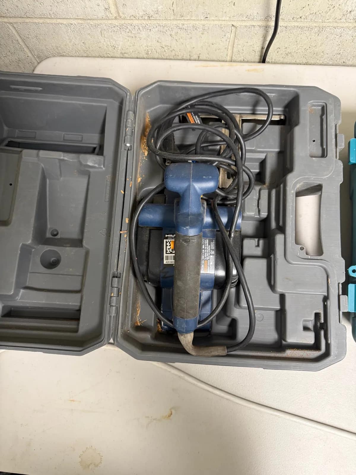 makita-electric-router-with-case-and-accessories-5533bf