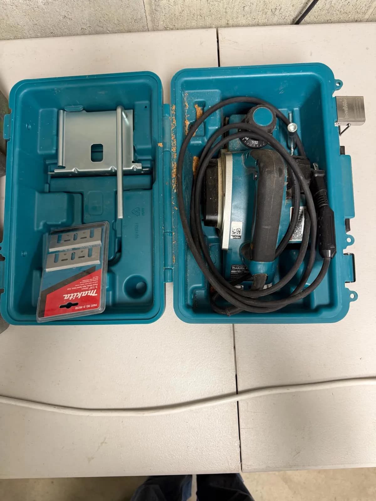 makita-circular-saw-with-case-and-accessories-25bd33