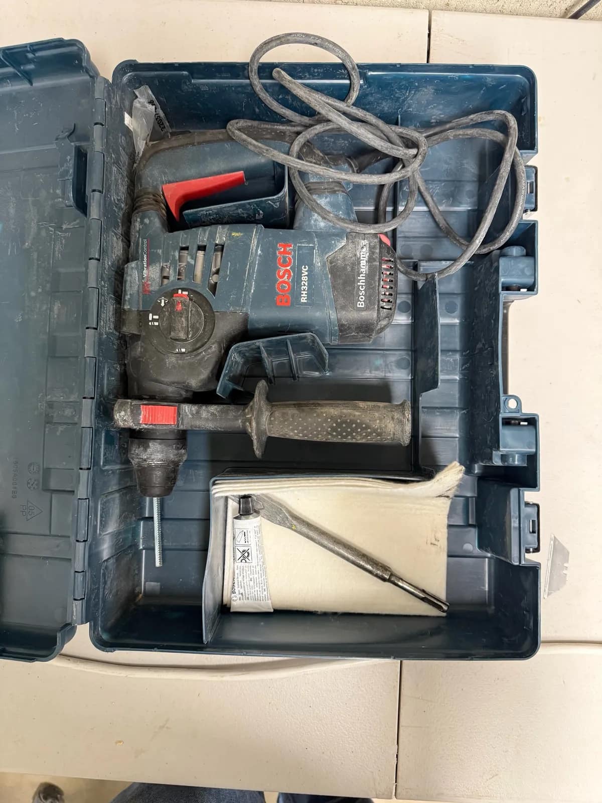 bosch-rotary-hammer-drill-with-case-and-accessories-229f59