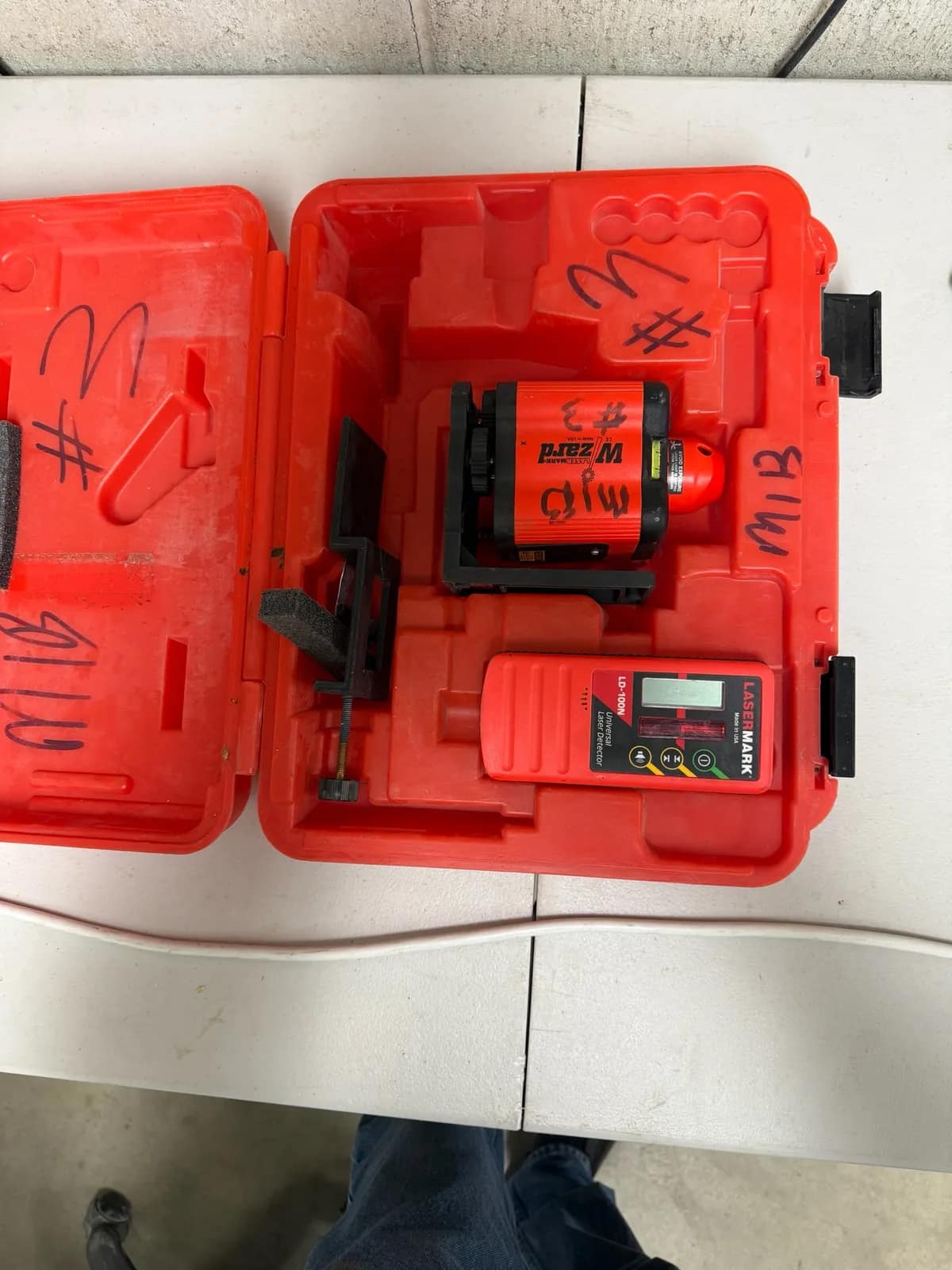 red-laser-level-tool-kit-with-case-aeb852