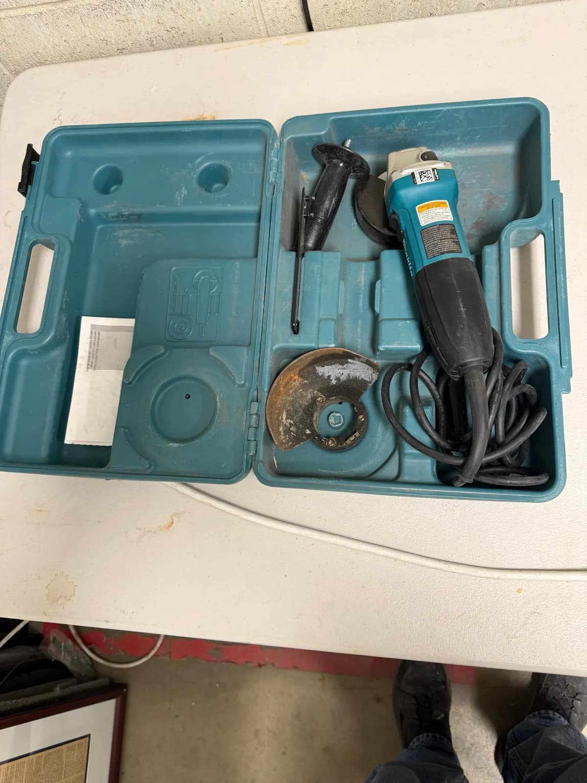 makita-angle-grinder-with-case-and-accessories-980814
