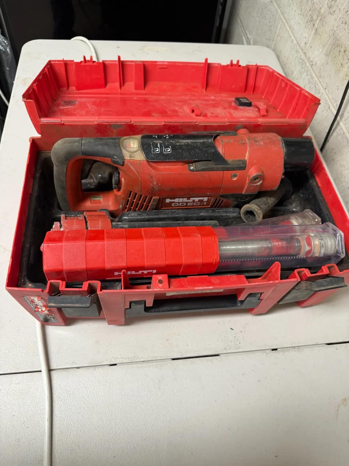 milwaukee-cordless-rotary-hammer-drill-with-case-58f60c
