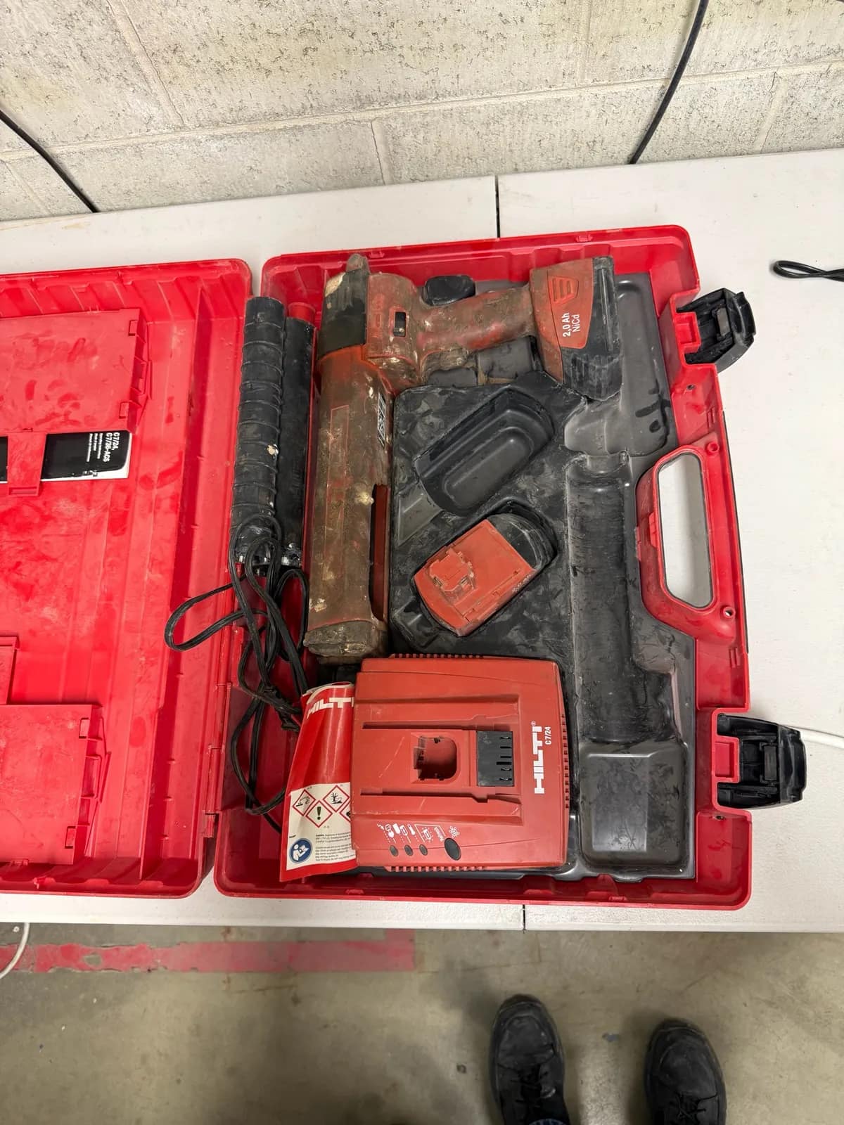 milwaukee-cordless-tool-set-with-battery-and-charger-98be55