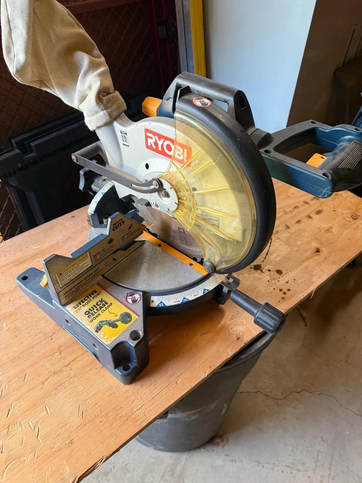 ryobi-compound-miter-saw-with-laser-guide-8a8006