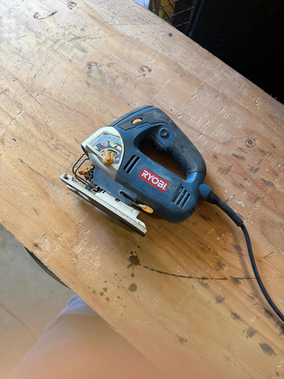 ryobi-electric-jigsaw-tool-with-blade-1d70c0