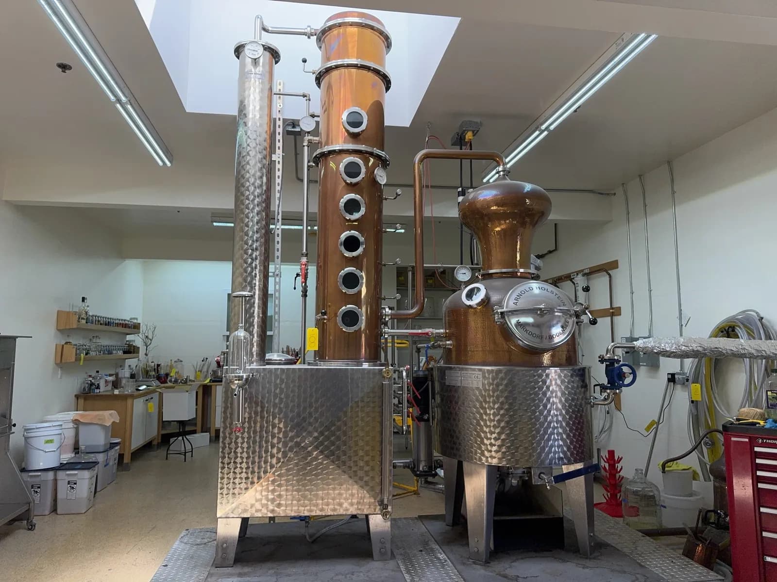 2011-arnold-holstein-200l-swan-neck-pot-still-with-4-bubble-column-and-catalyst-ms98w479