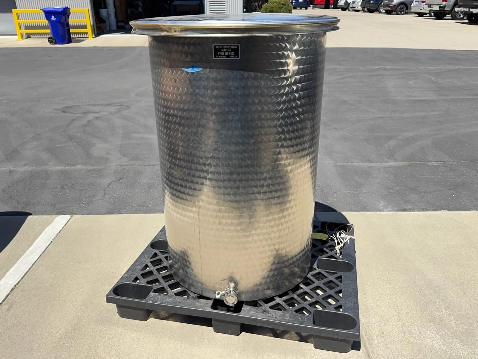 napa-fermentation-600l-stainless-steel-tank-with-top-09c6bc