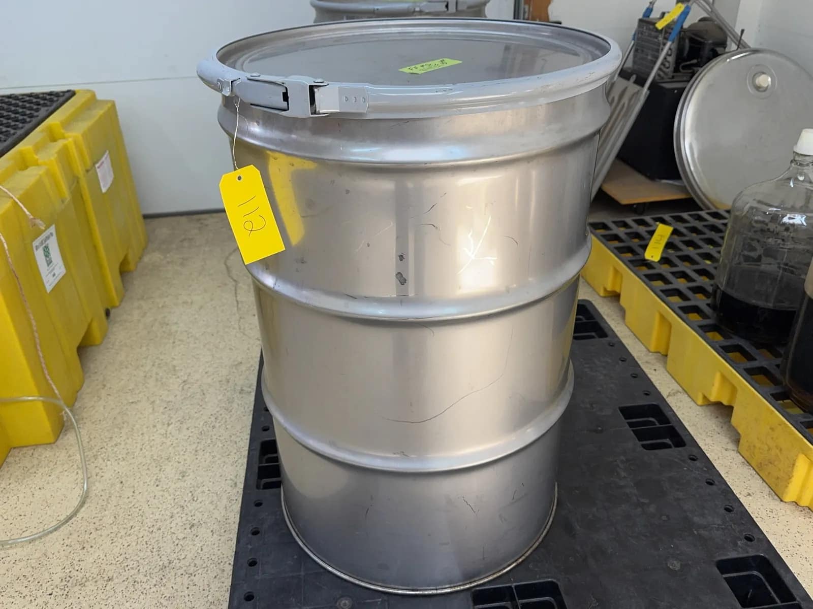 stainless-steel-55-gallon-drum-3e1385