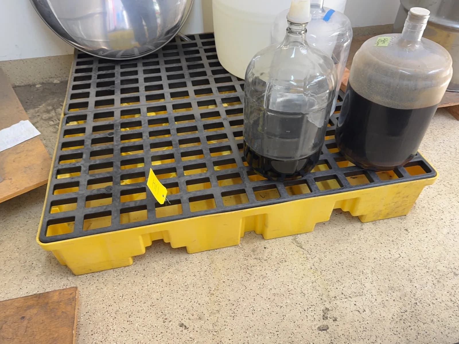 eagle-low-profile-secondary-spill-containment-pallet-contents-not-included-badb7e