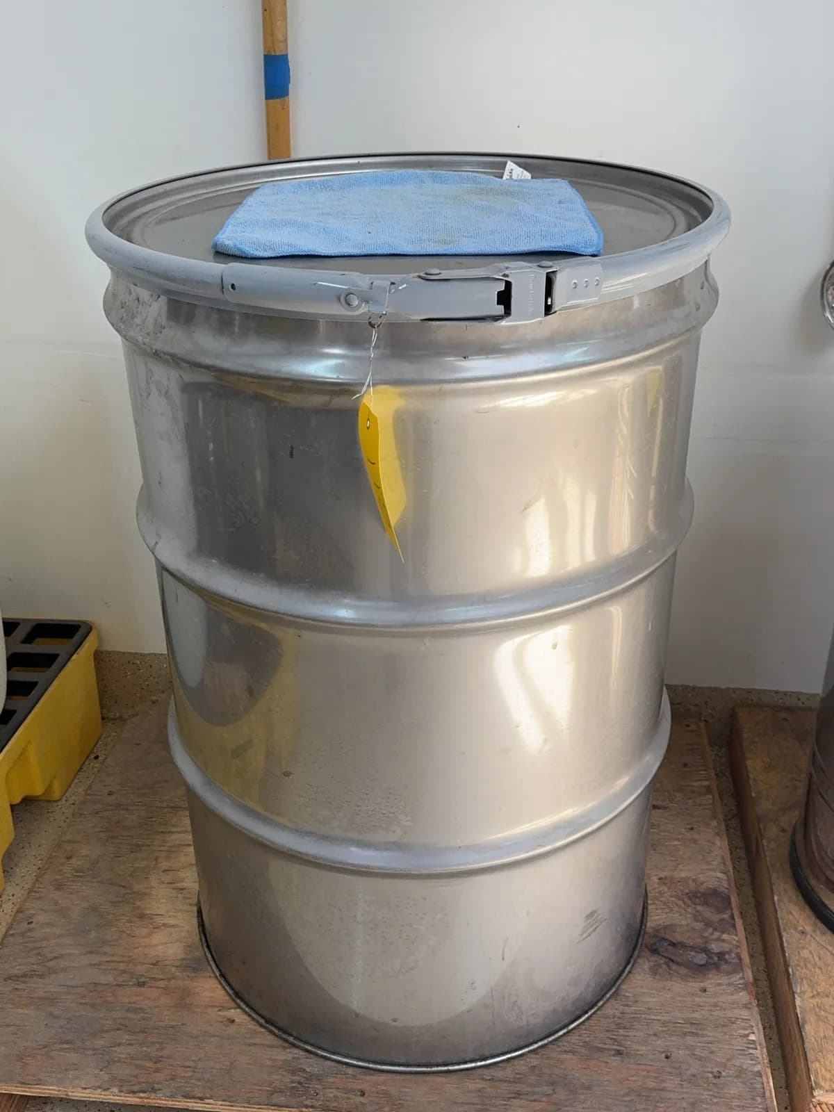 stainless-steel-55-gallon-drum-000e5f