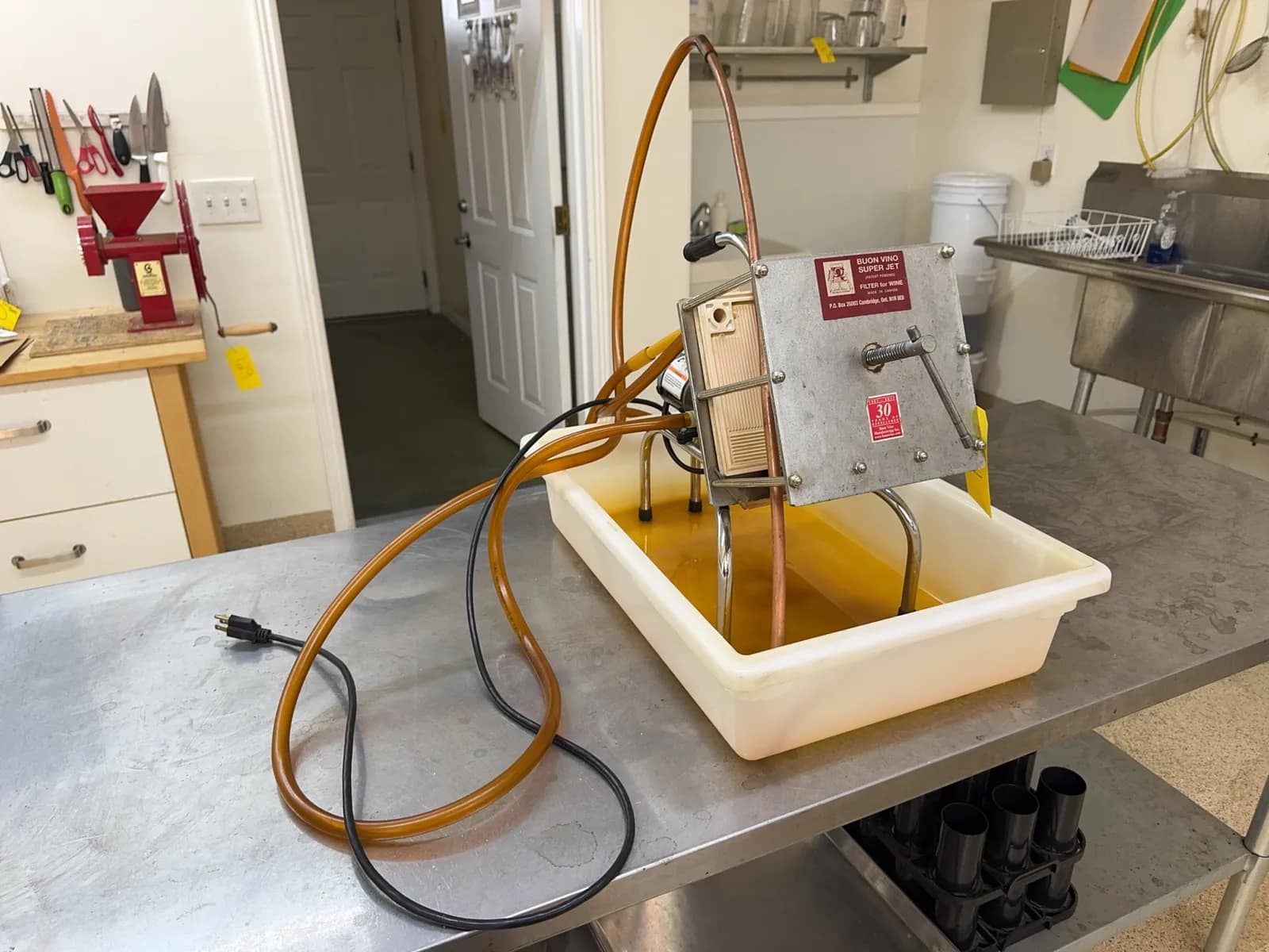 buon-vino-super-jet-6-plate-filtration-system-with-flojet-pump-ms802k05