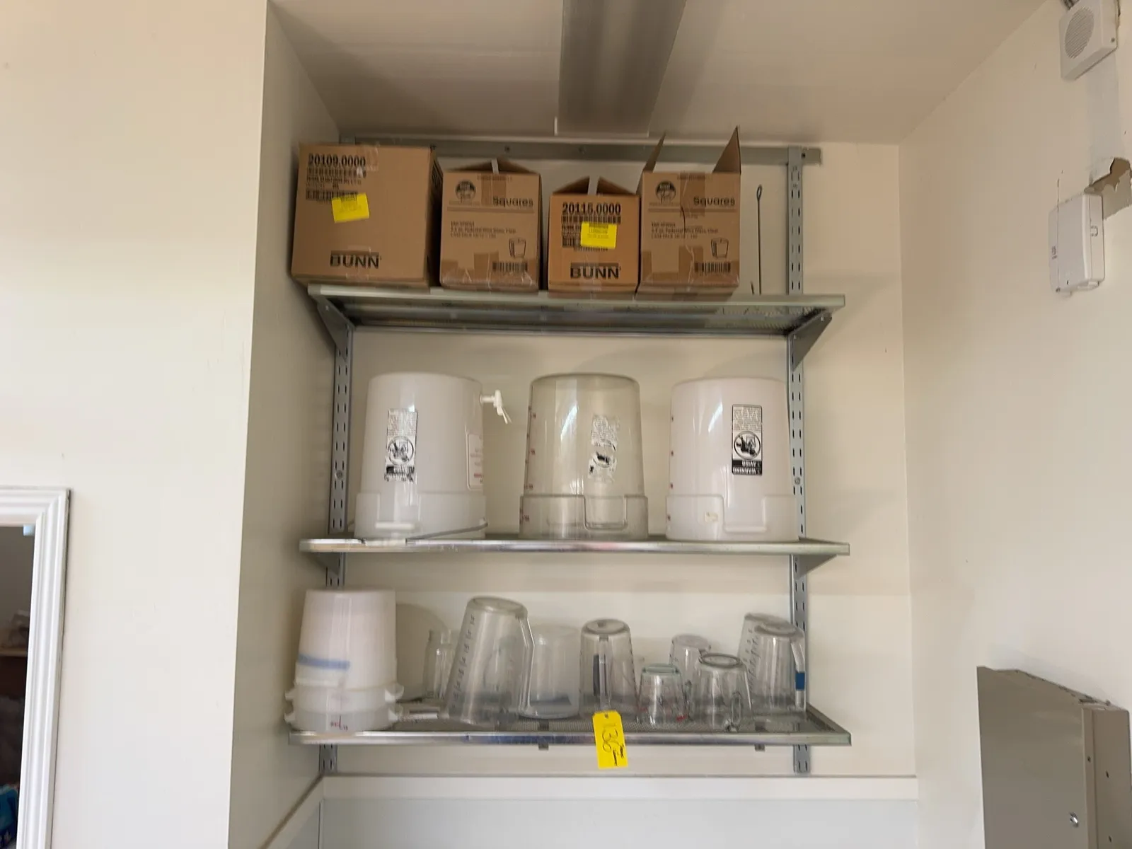 shelves-and-contents-glassware-and-plastic-tubs-ms99y0uk