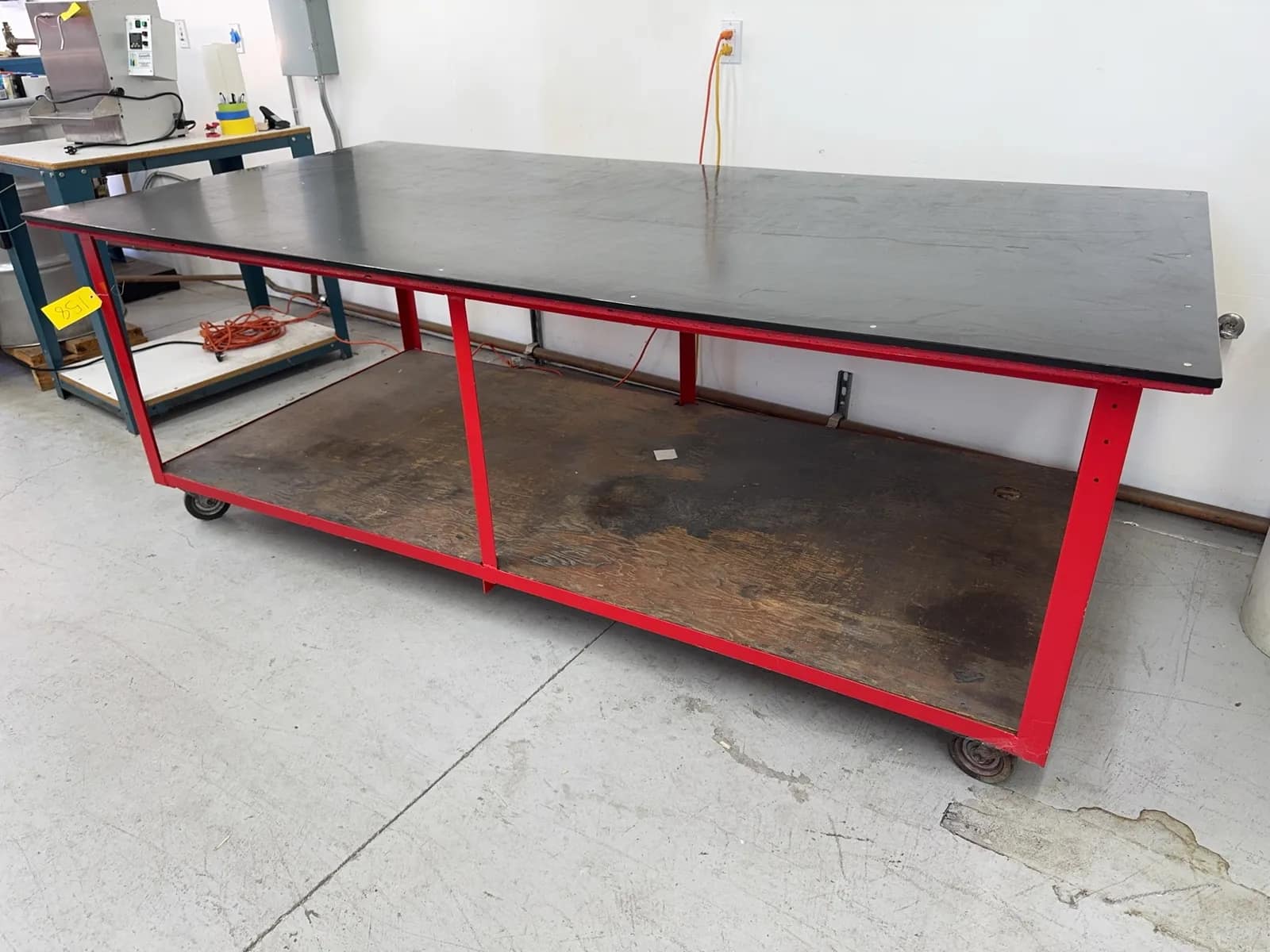 rolling-steel-and-composite-table-7cb986
