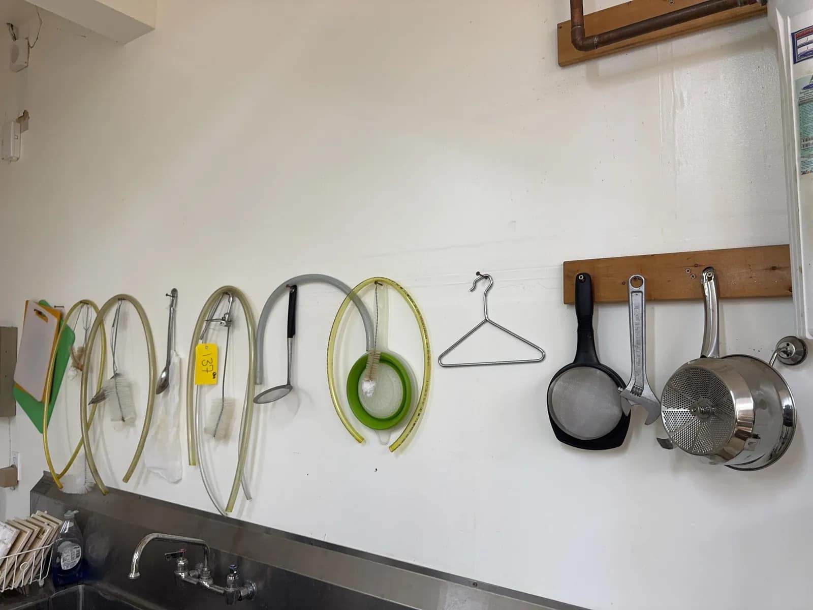 contents-of-wall-hoses-ladles-cutting-boards-and-strainers-ms99zhos