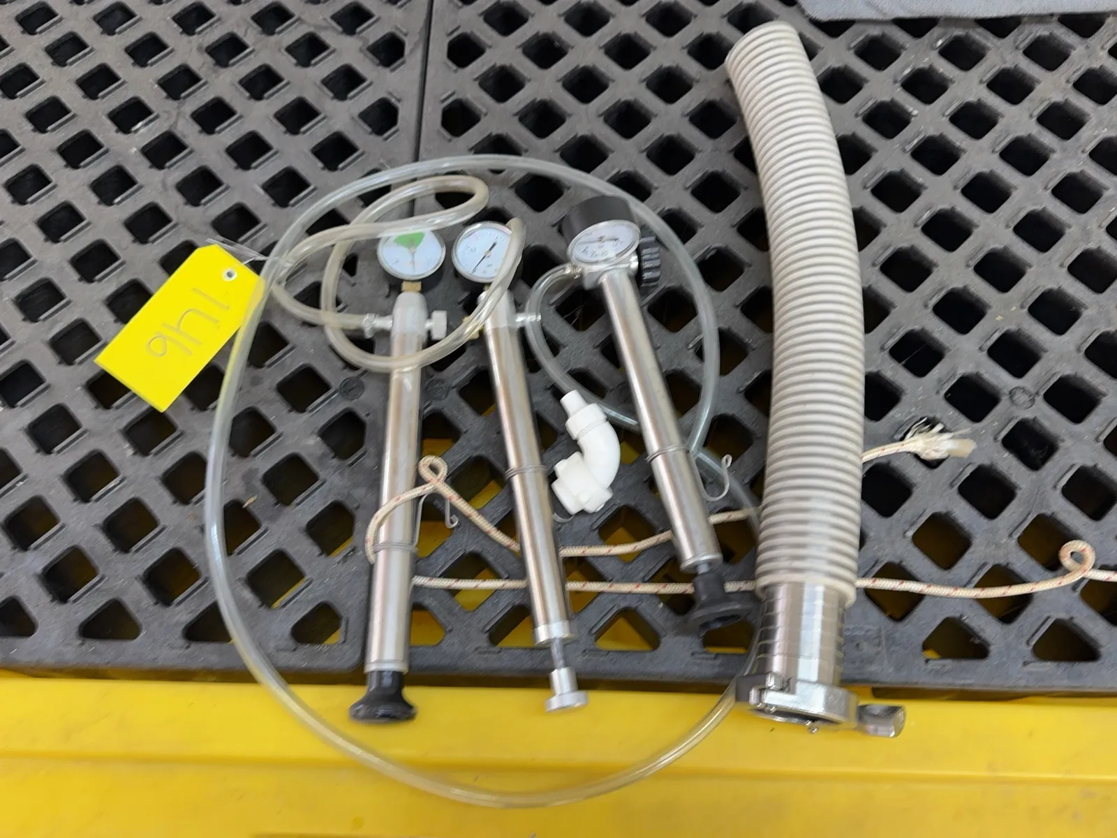 3-stainless-air-pumps-and-tube-8f68d5