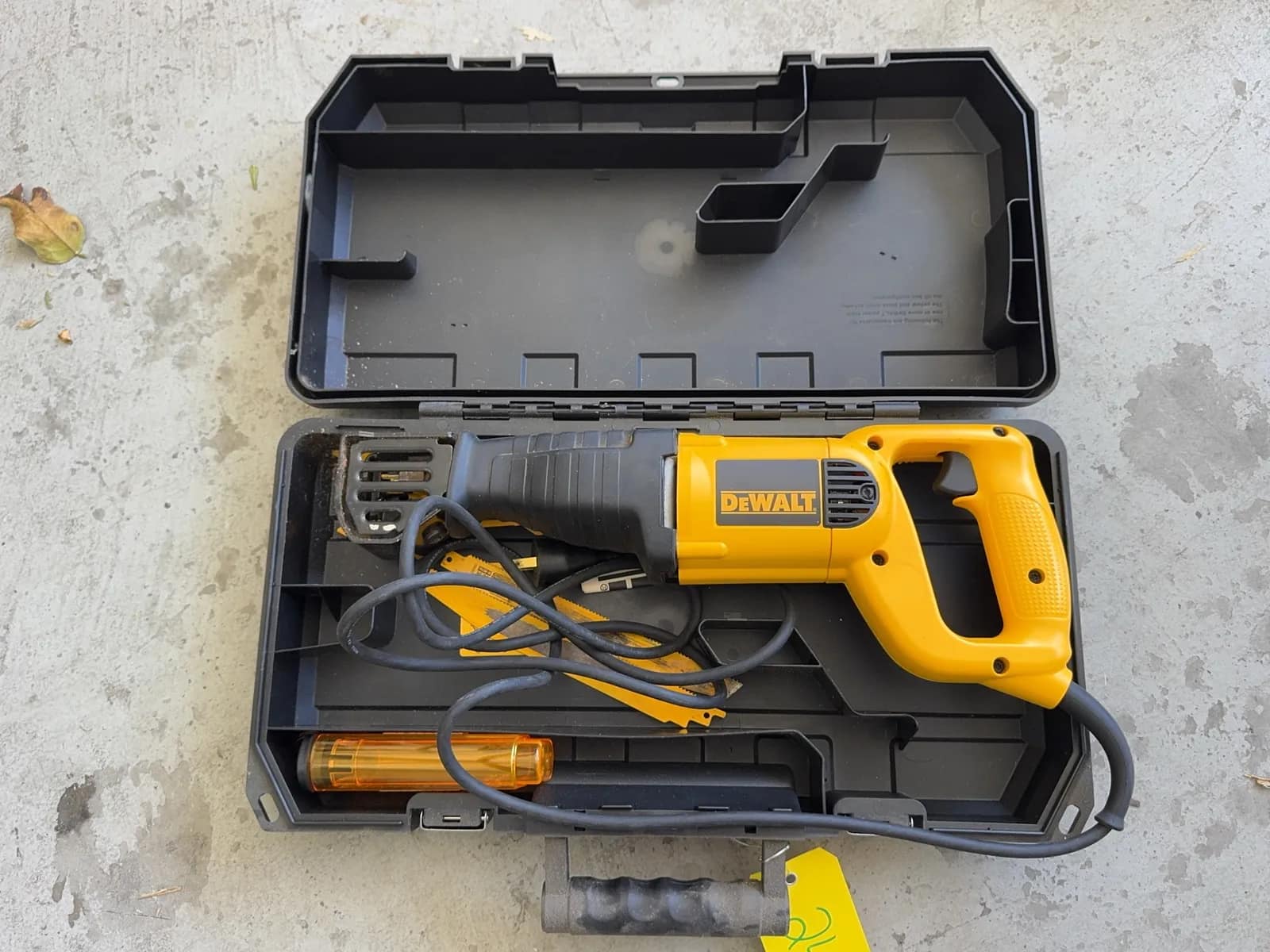 dewalt-vs-reciprocating-saw-dw304p-a10d71