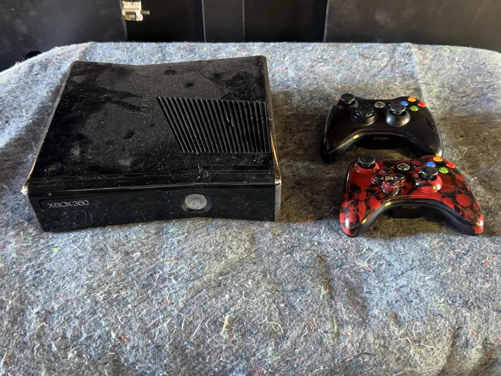 xbox-360-with-2-controllers-a6e061