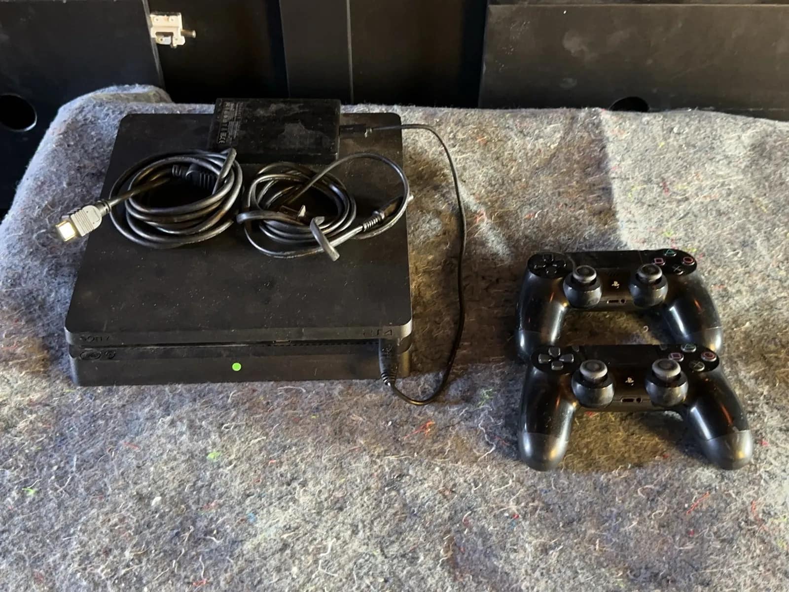 ps4-console-with-2-controllers-and-cables-included-450a48
