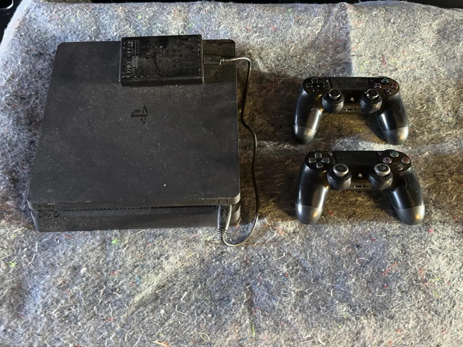 ps4-console-with-2-controllers-included-fb4d1f