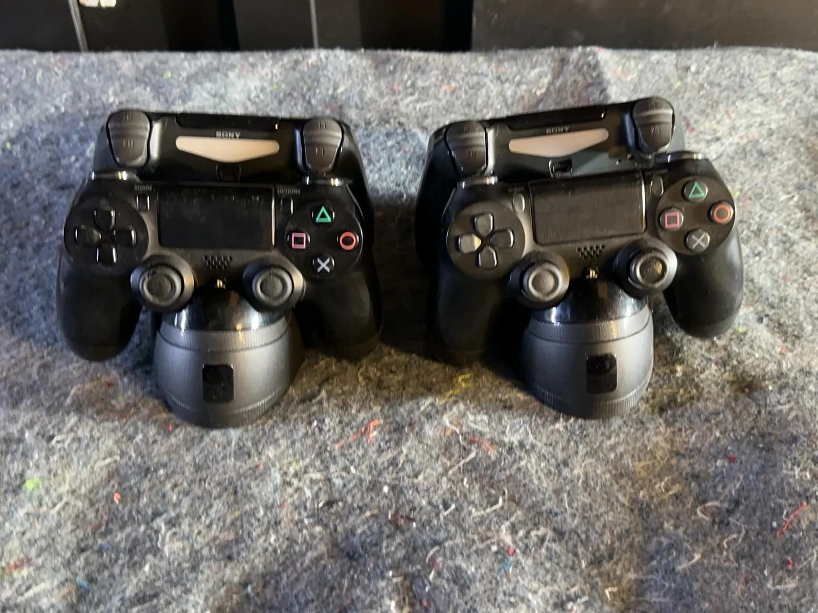 4-ps4-controllers-with-2-chargers-5e3be3