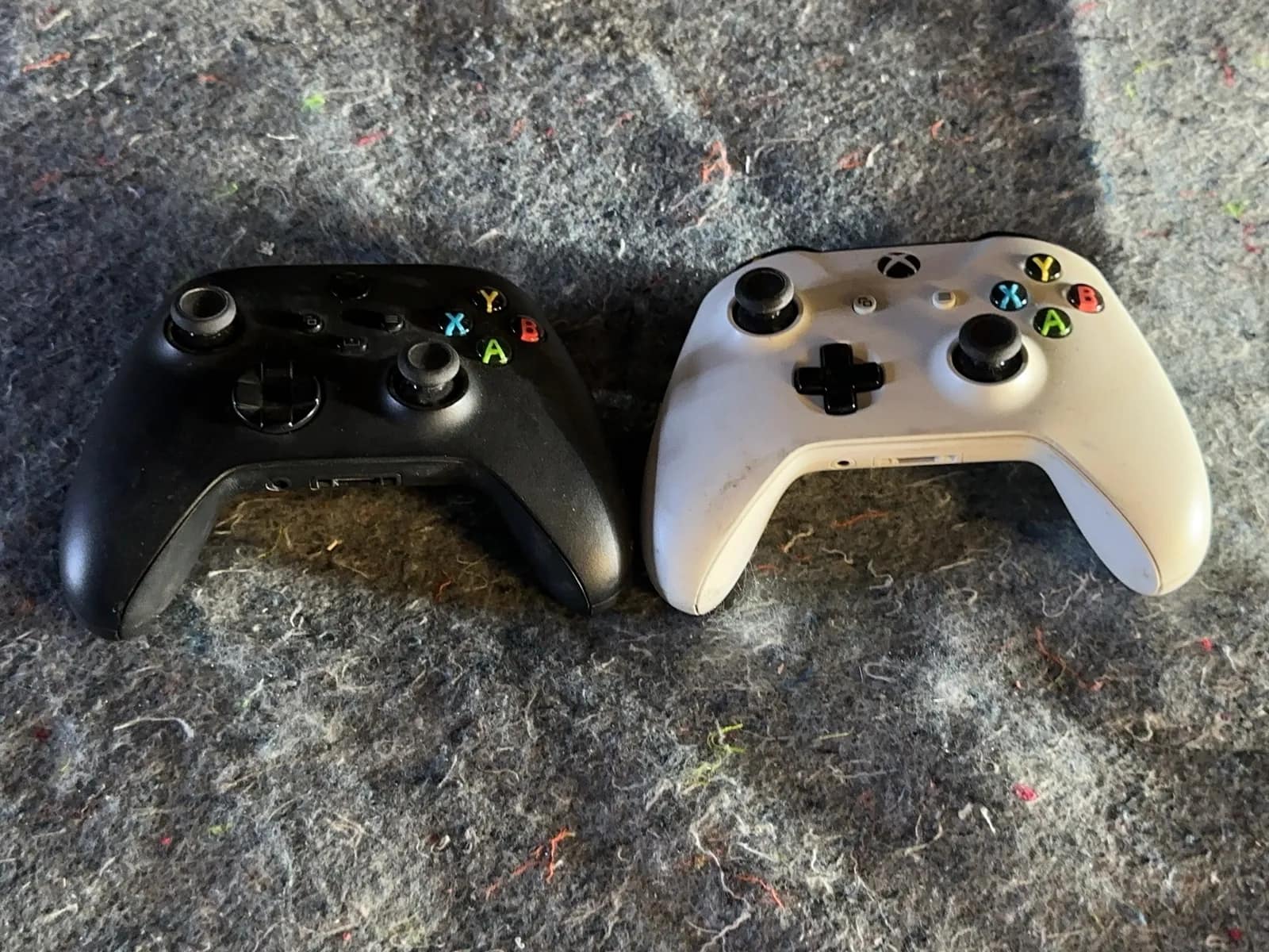 2-xbox-controllers-117f0c