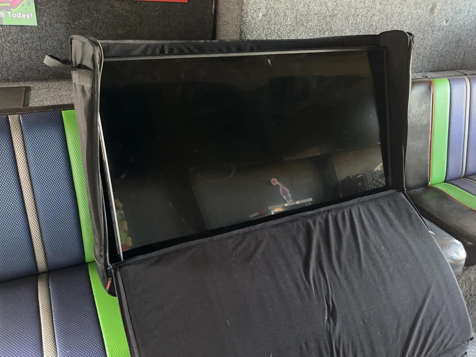 gator-case-with-44-flat-screen-tv-included-af923d
