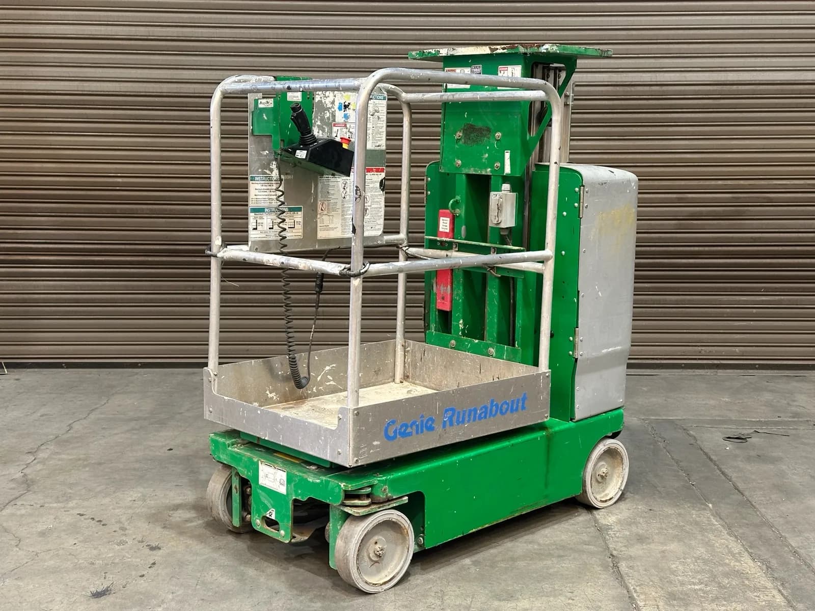 2016-genie-gr-12-electric-vertical-mast-lift-msf66zwd