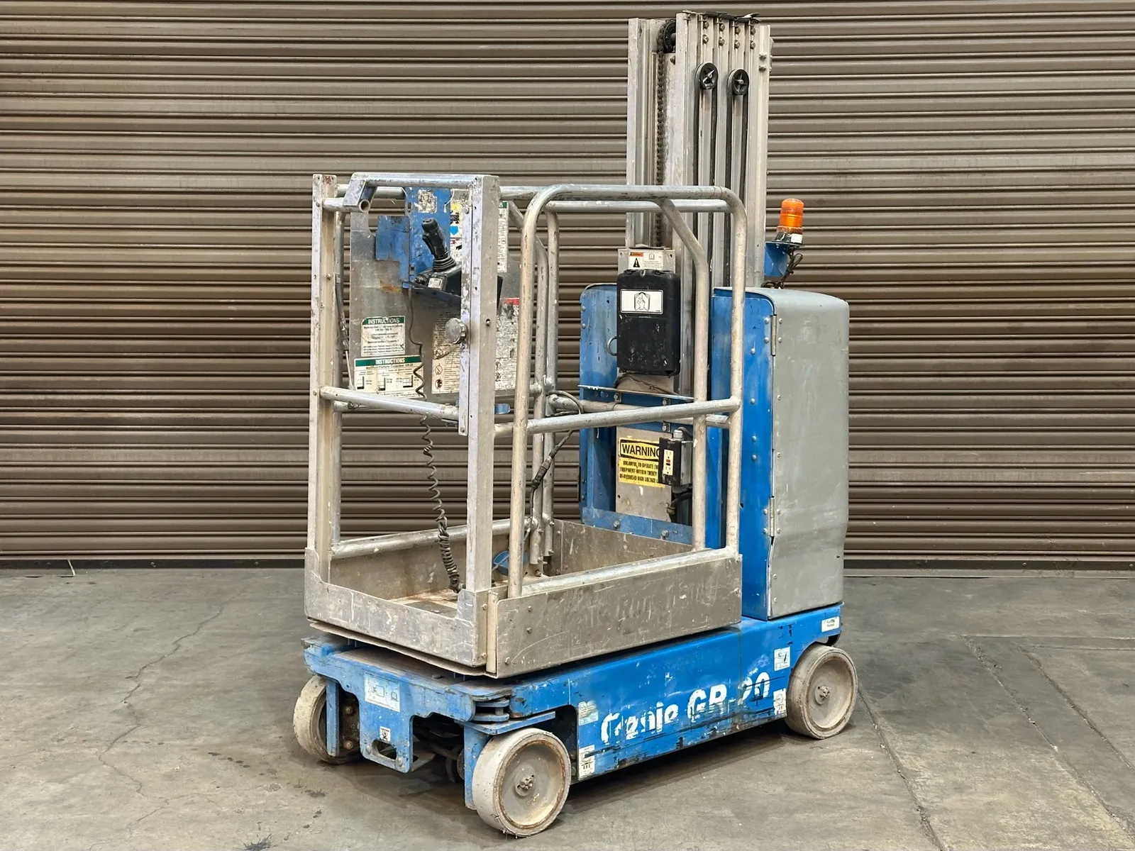 2012-genie-gr-20-electric-vertical-mast-lift-msf6bfbw