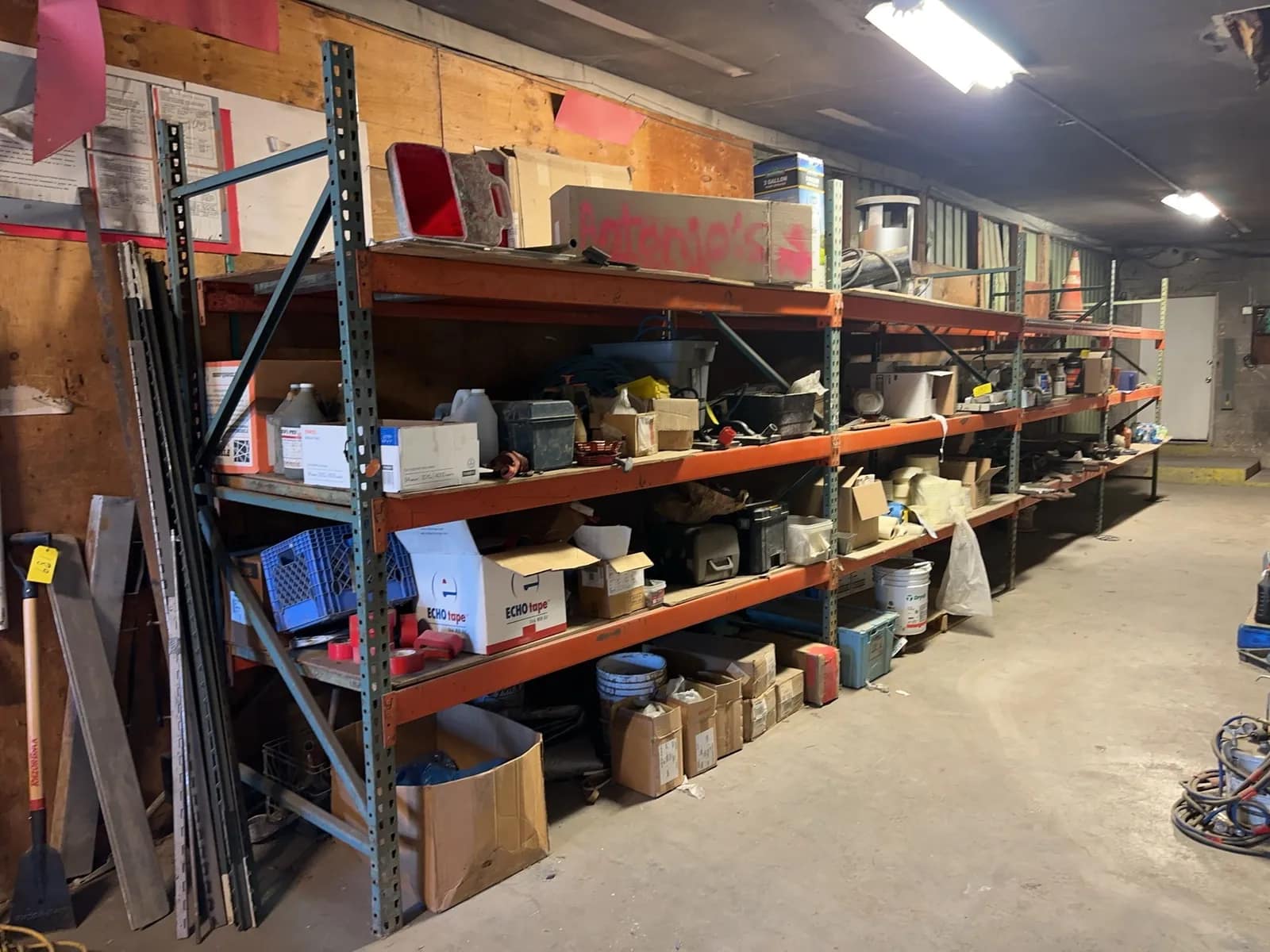 4-sections-of-8-pallet-racking-contents-not-included-b50968