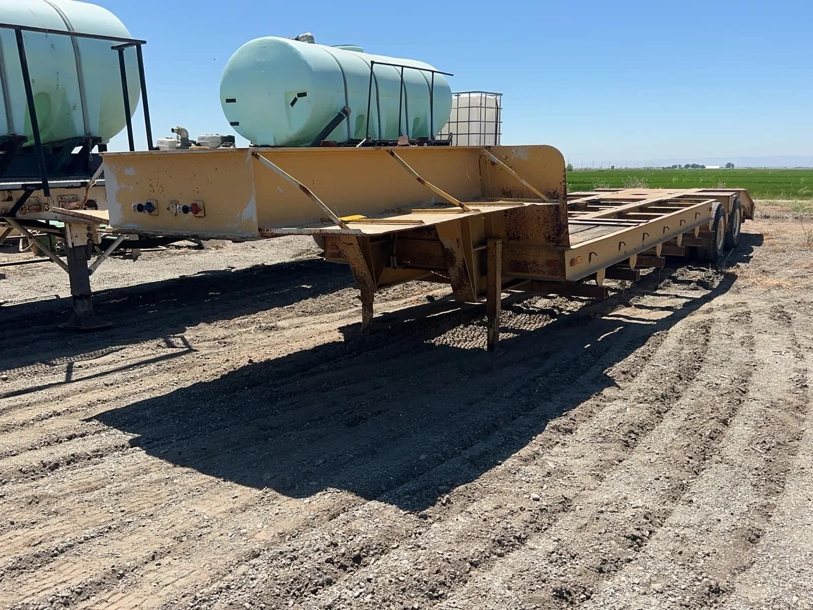28-5th-wheel-equipment-trailer-mt1samox