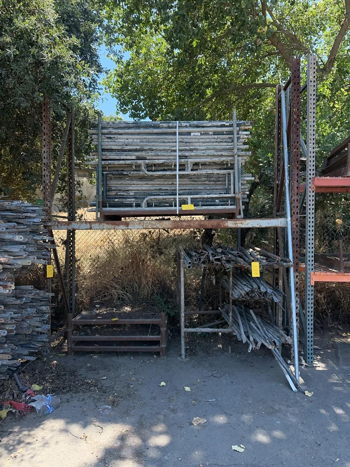 1-section-of-12-pallet-racking-contents-not-included-11a6a1