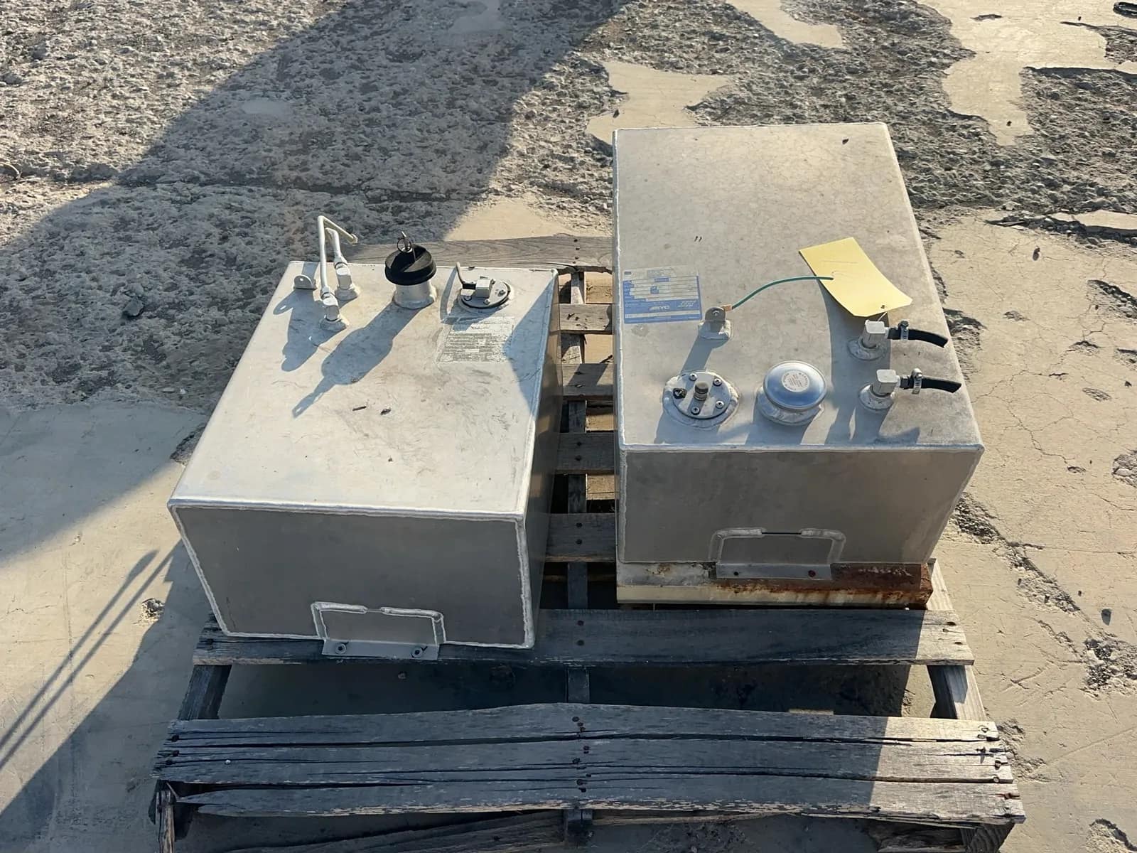 2-fuel-tanks-d3b398