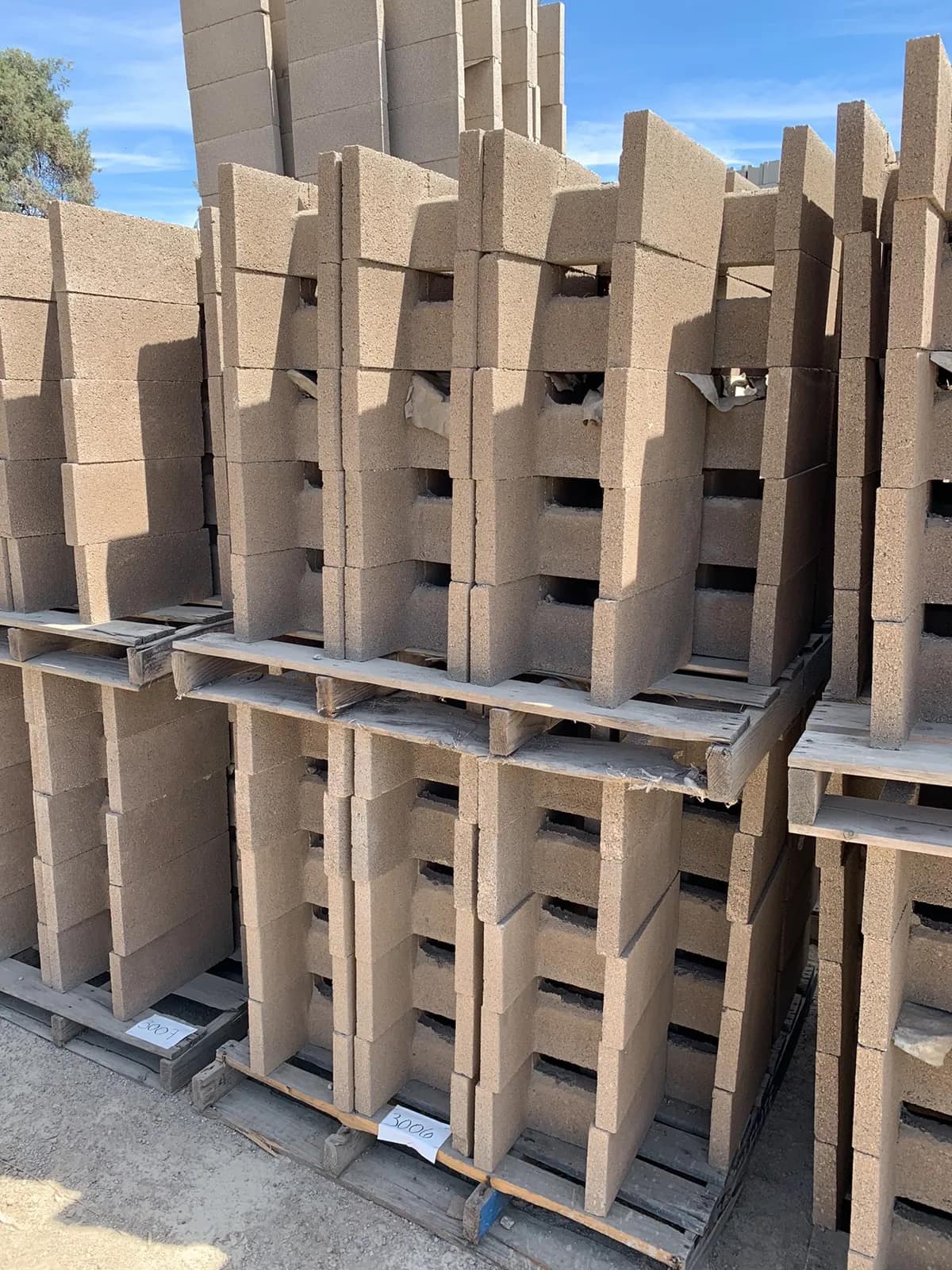 2-pallets-of-12x8x16-doebb-tan-d3fd2f